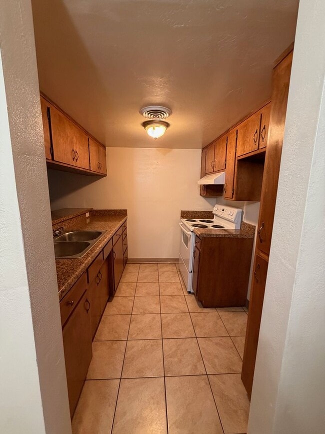 Building Photo - 1968 Stine Rd