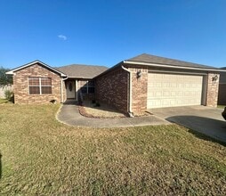 Building Photo - 2103 S Tampa Ct