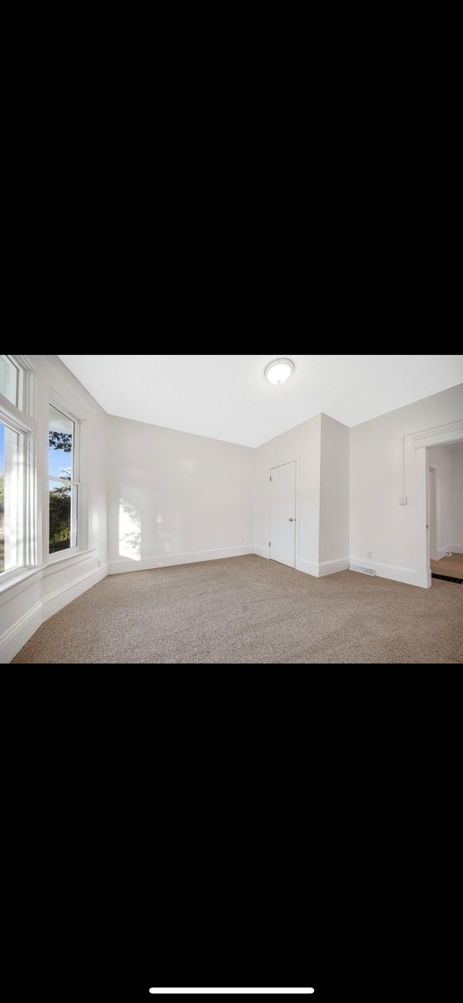 Building Photo - 713 Thomas Ave