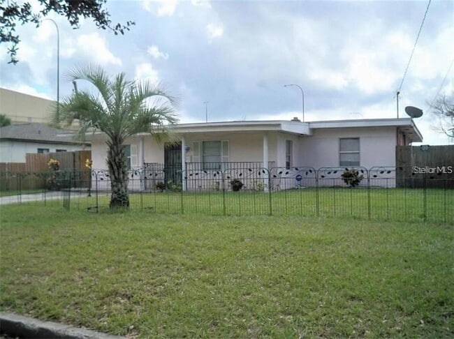 Building Photo - 606 20th St