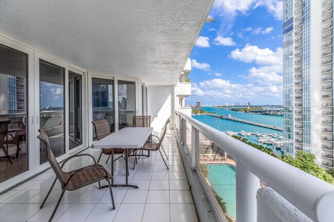 Building Photo - 1717 N Bayshore Dr
