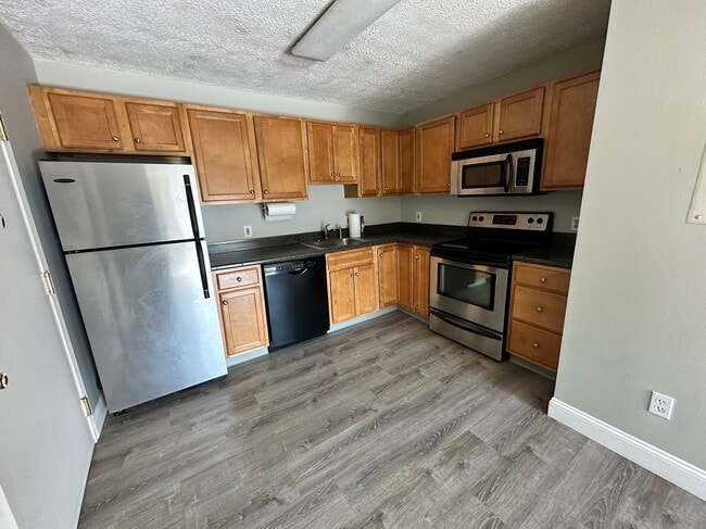 Building Photo - 64 Dunbarton, 2E