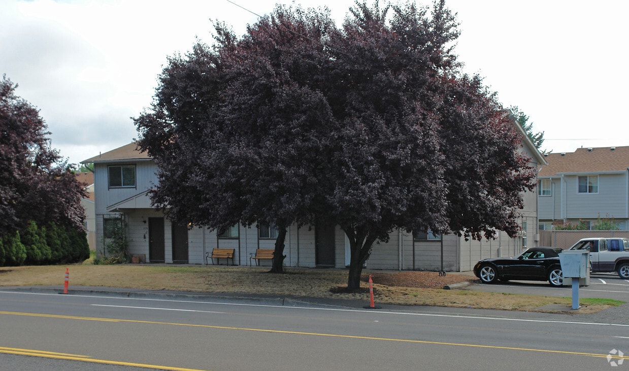 Building Photo - 4112-4124 Lancaster Dr NE