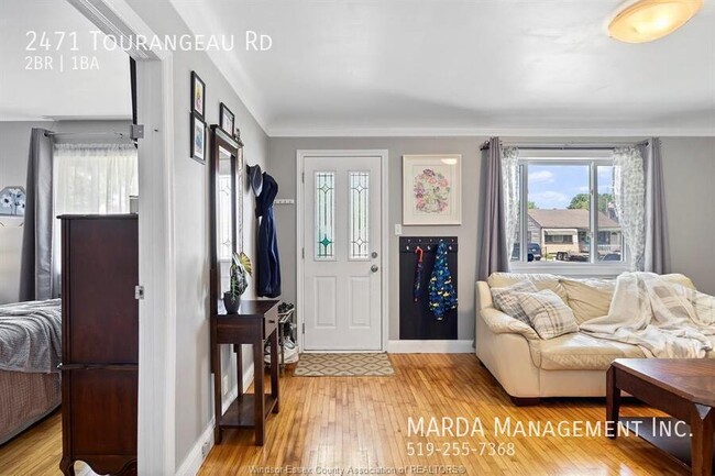 Photo du bâtiment - CHARMING 2 BED 1 BATH CENTRAL WINDSOR + HY...