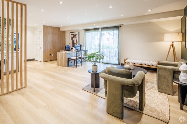 Interior Photo - ReNew Parkville