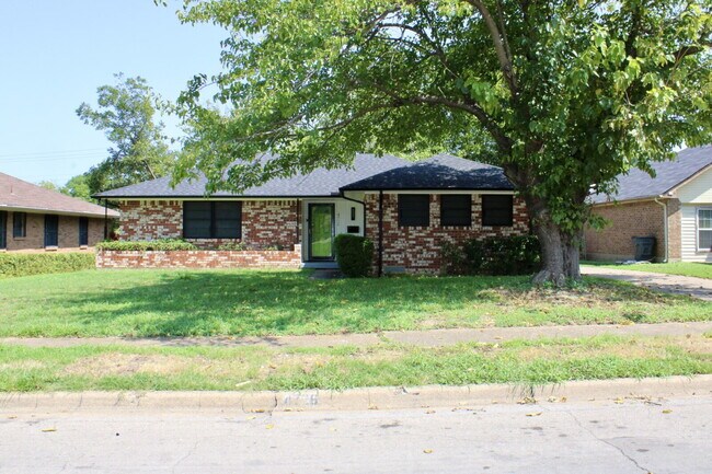 Building Photo - 4726 Jade Dr