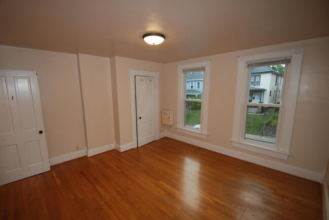 Building Photo - 87 W Maynard Ave