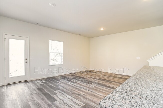 Building Photo - 615 11th St SW