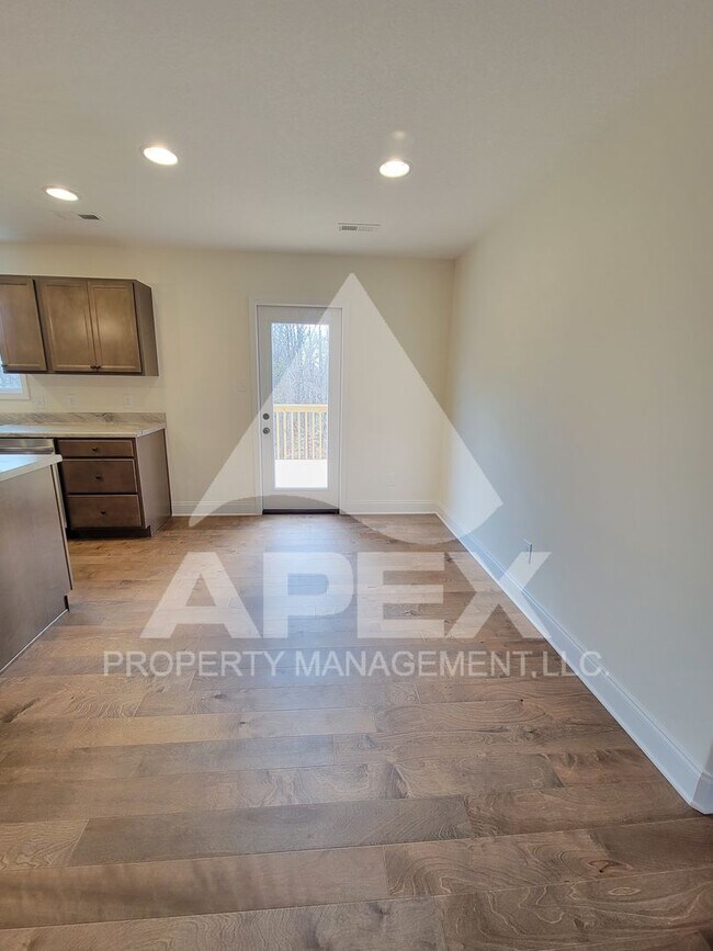 Building Photo - Beautiful  4 Bd 2.5 Ba Single Family home ...