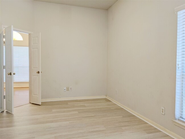 Building Photo - 2810 Foxden Dr