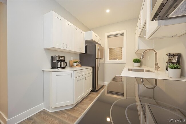 Building Photo - 1008 Elmwood Ave