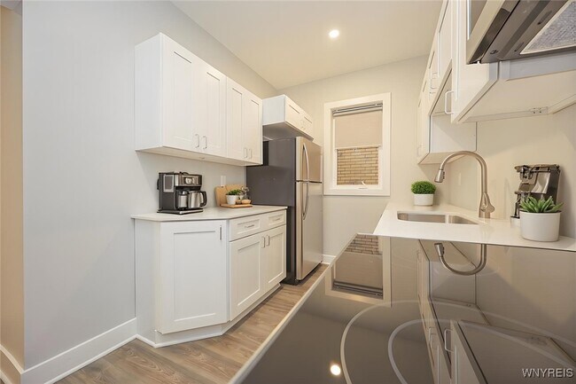 Foto del edificio - 1008 Elmwood Ave