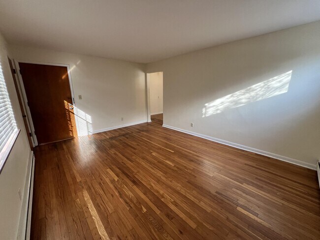 Foto del edificio - 6306 Fairhurst Ave