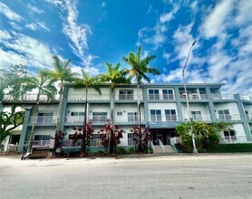Building Photo - 2734 Bird 108