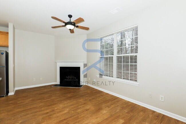 Foto del edificio - Where Neighbors Feel Like Family – 3BR/2.5BA in Lawrenceville
