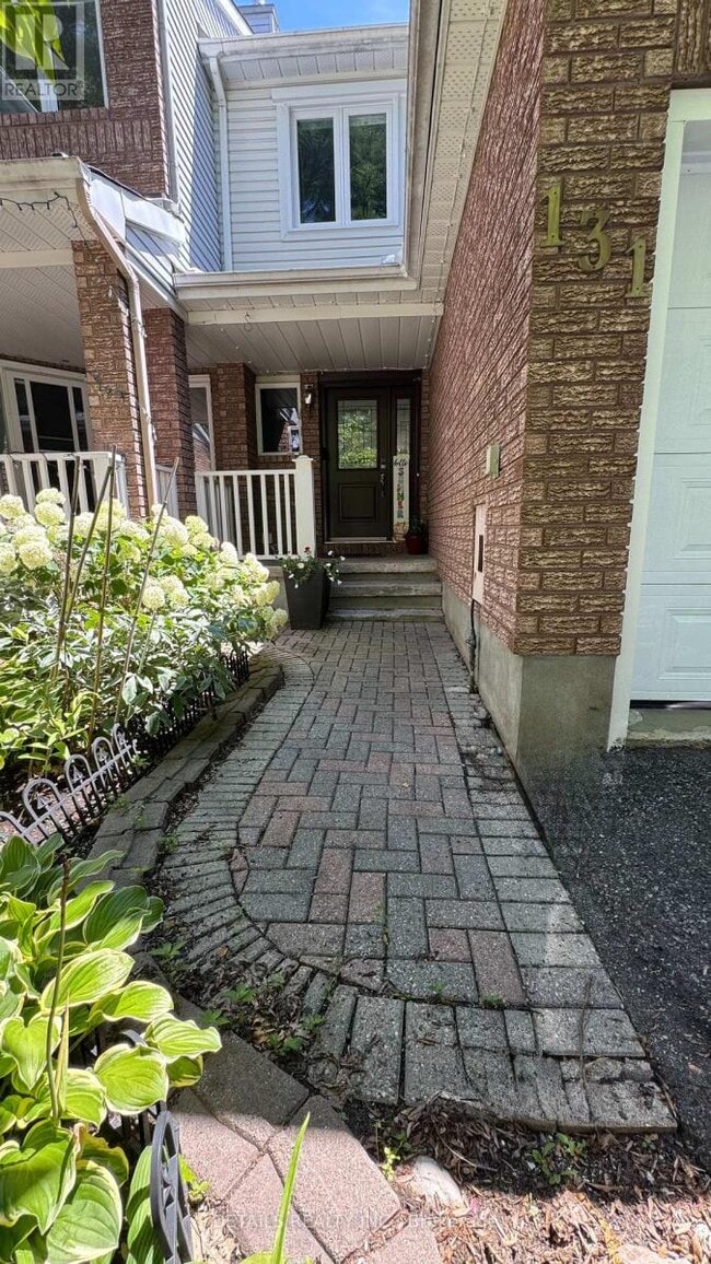 Building Photo - 131 Markland Crescent
