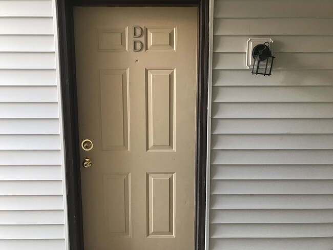 Building Photo - 1623 Carriage House Ter