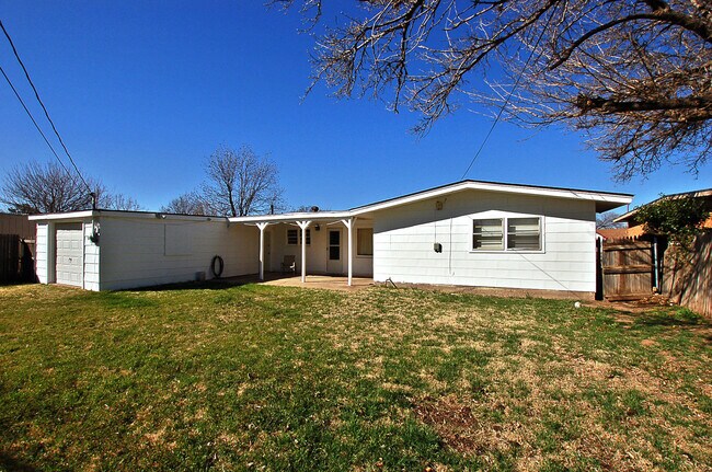 Building Photo - Charming 3-Bedroom Home Near Texas Tech – ...