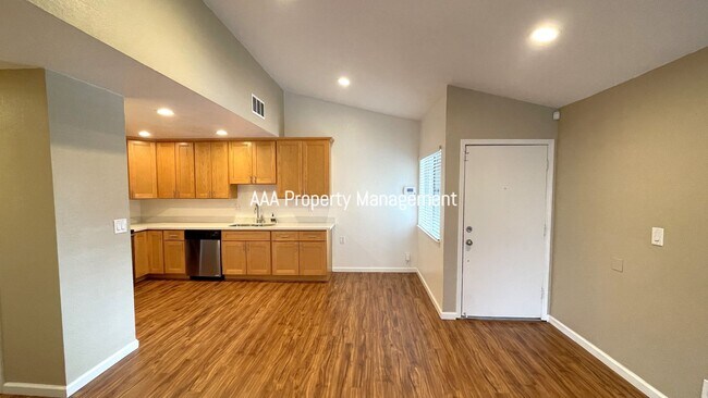 Foto del edificio - Concord Beautiful 2 bedroom 1 bath updated...