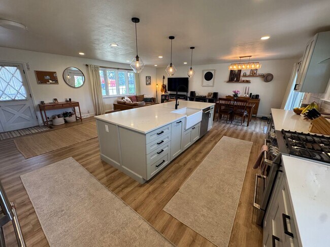 Foto del edificio - Fantastically updated home in Southmoor Park