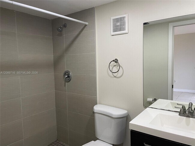 Foto del edificio - 8730 SW 133rd Avenue Rd