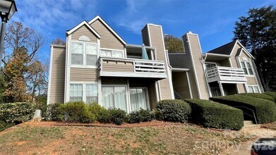 Building Photo - 9617 Vinca Cir