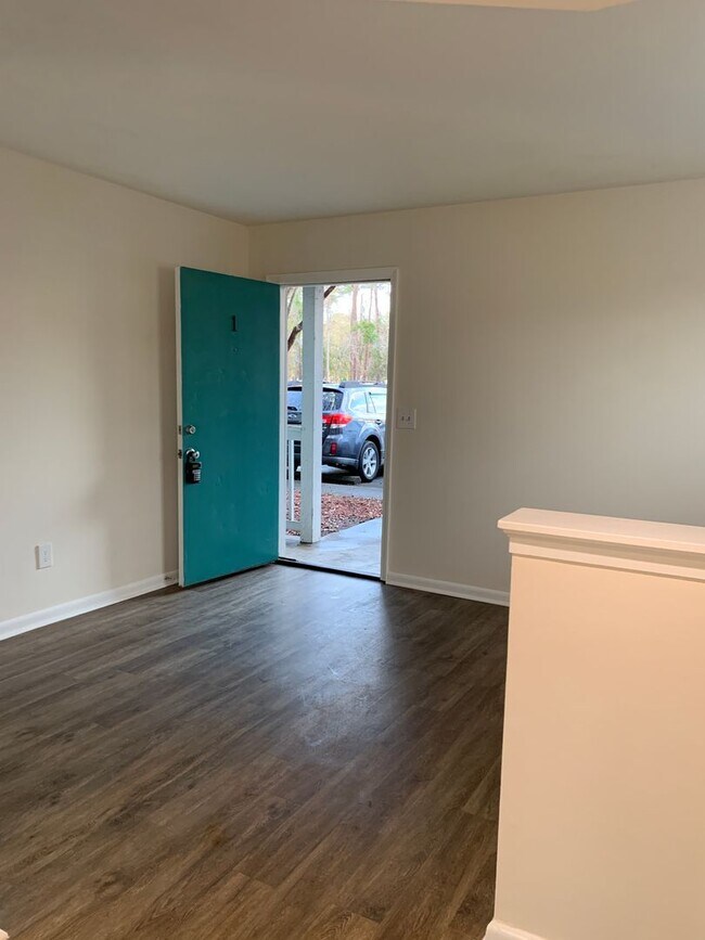 Foto del edificio - Recently Remodeled! Close to UNCW: 1 Bedroom, 1 Bath Condo Seahawk Square