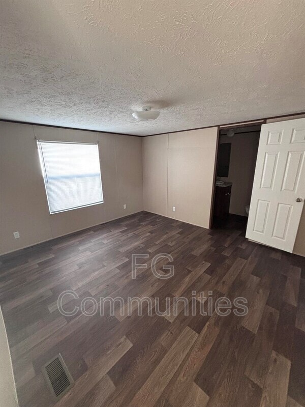 Foto del edificio - 4335 Dunn St