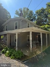 Building Photo - 813 River Rd