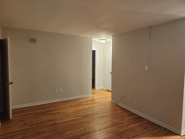 Foto del edificio - 11 Alexander Dr