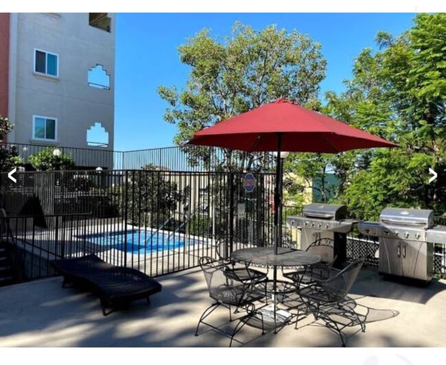 Jacuzzi, BBQ - 3760 Florida St