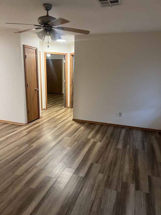 Building Photo - 1006 Aspen Ct