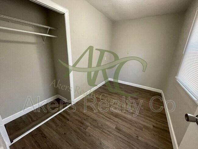 Foto del edificio - 1510 W 17th St