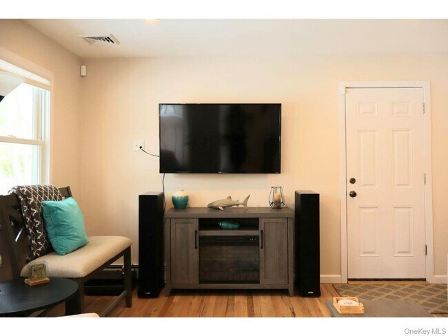 Foto del edificio - 38 Woodridge Rd