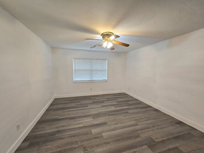 Building Photo - 2 Bedroom 2 Bath w Bonus Room