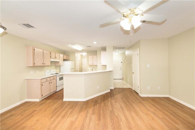 Foto del edificio - 9710 Sugar Hill Dr