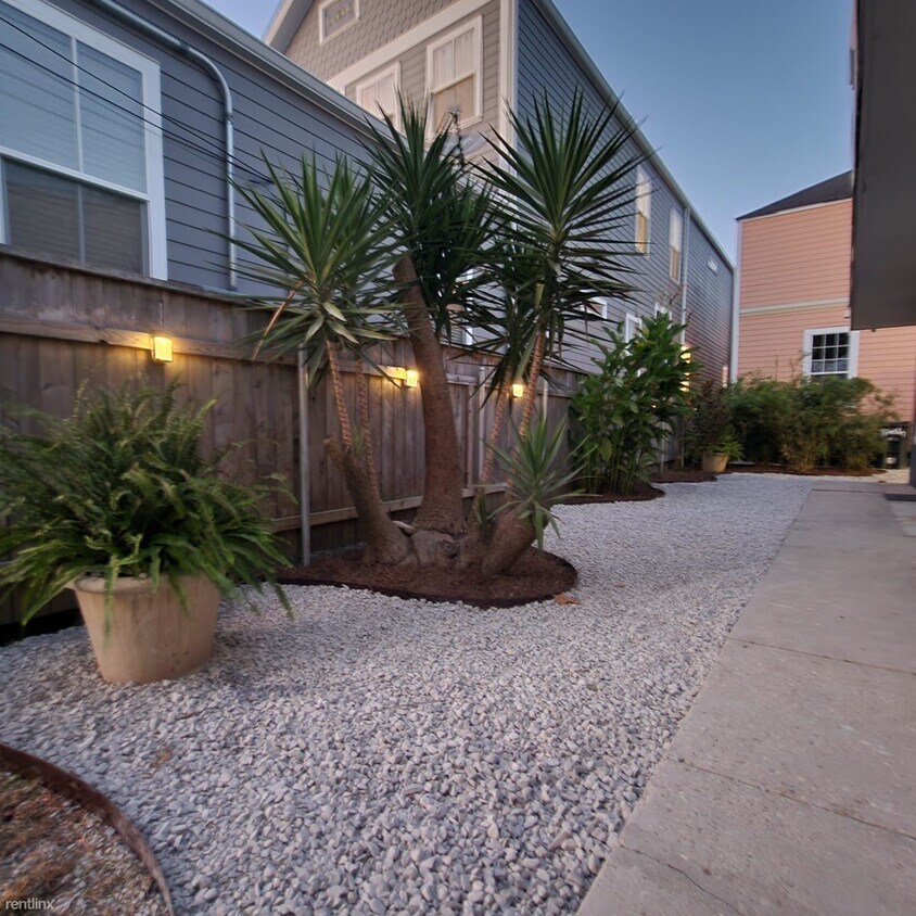 Foto principal - 2 br, 1 bath 4plex - 7449 Pitt Street Audu...