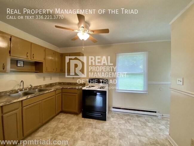 Building Photo - Updated 2BR/1BA Home in Winston Salem!