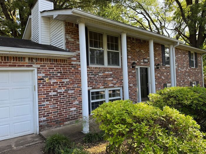 Foto del edificio - Look and lease in the heart of South Hunts...
