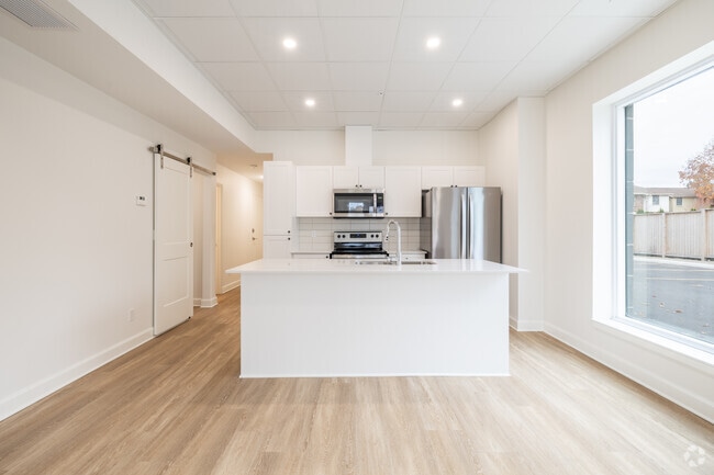 2BR, 2BA - 1,007SF - Kitchen - E-LEVEN