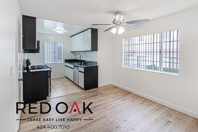 Foto del edificio - ~1 Month FREE~ Spacious Three Bedroom with...