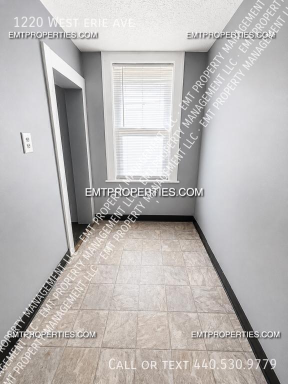 Building Photo - 1220 W Erie Ave