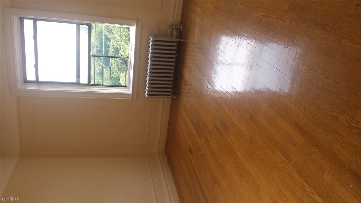 Building Photo - 1360 White Plains Rd