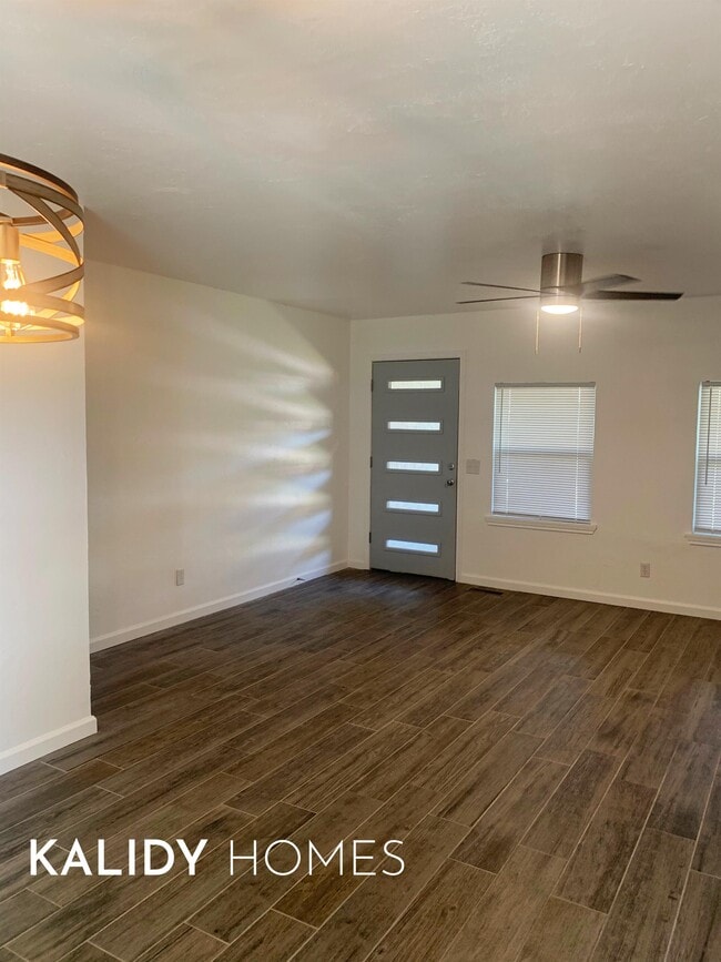 Photo - 1711 N Vermont Ave House