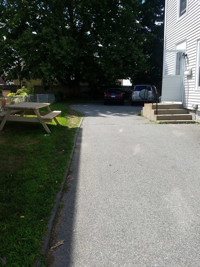 Building Photo - 20 Jones st Cumberland RI  $1300/month