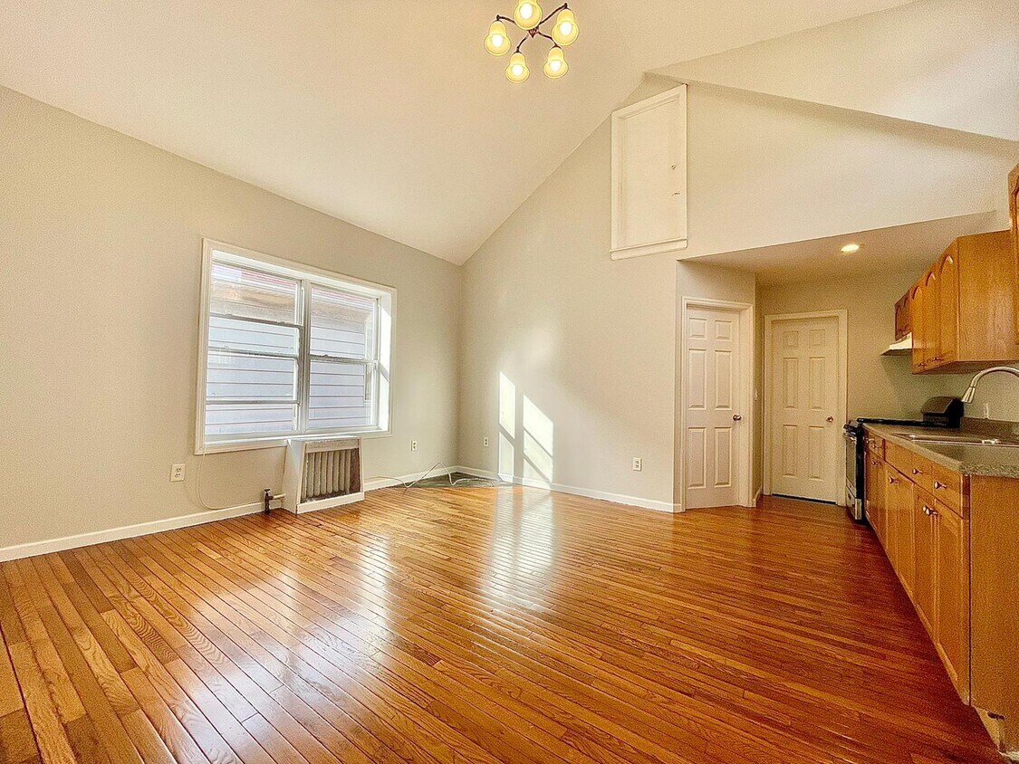 Foto principal - 279 E 235th St