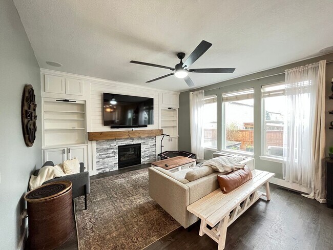 Building Photo - Beautiful 4 Bed, 2.5 Bath House in Caulfie...