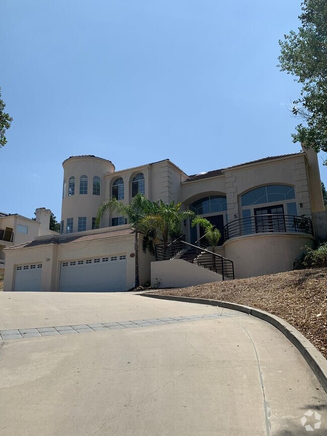Building Photo - 2515 Alpine Blvd