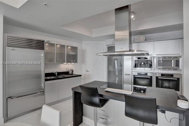 Foto del edificio - 18201 Collins Ave