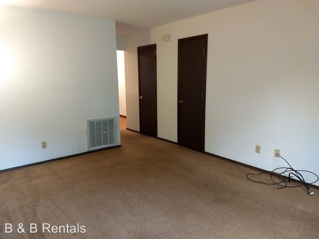 Building Photo - 618 Boxwood Dr